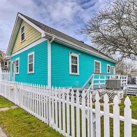 Galveston 'Blue Bungalow' - Walk To Beach! Exterior photo