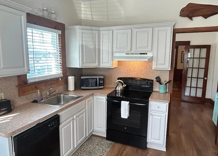 Galveston \'Blue Bungalow\' - Walk To Beach!
