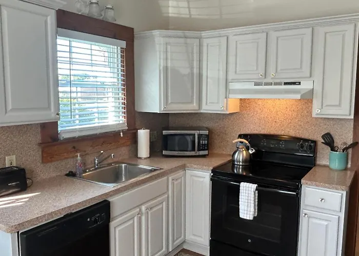 Galveston \'Blue Bungalow\' - Walk To Beach!